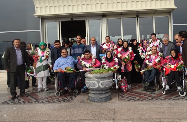 با استقبال مردم و مسئولان / ورزشکاران افتخار آفرین پارا آسیایی وارد شیراز شدند